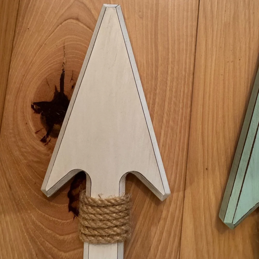 Pillowfort Colorful Arrow Wall Decor Set - Cream & Green Distressed Painted Wood